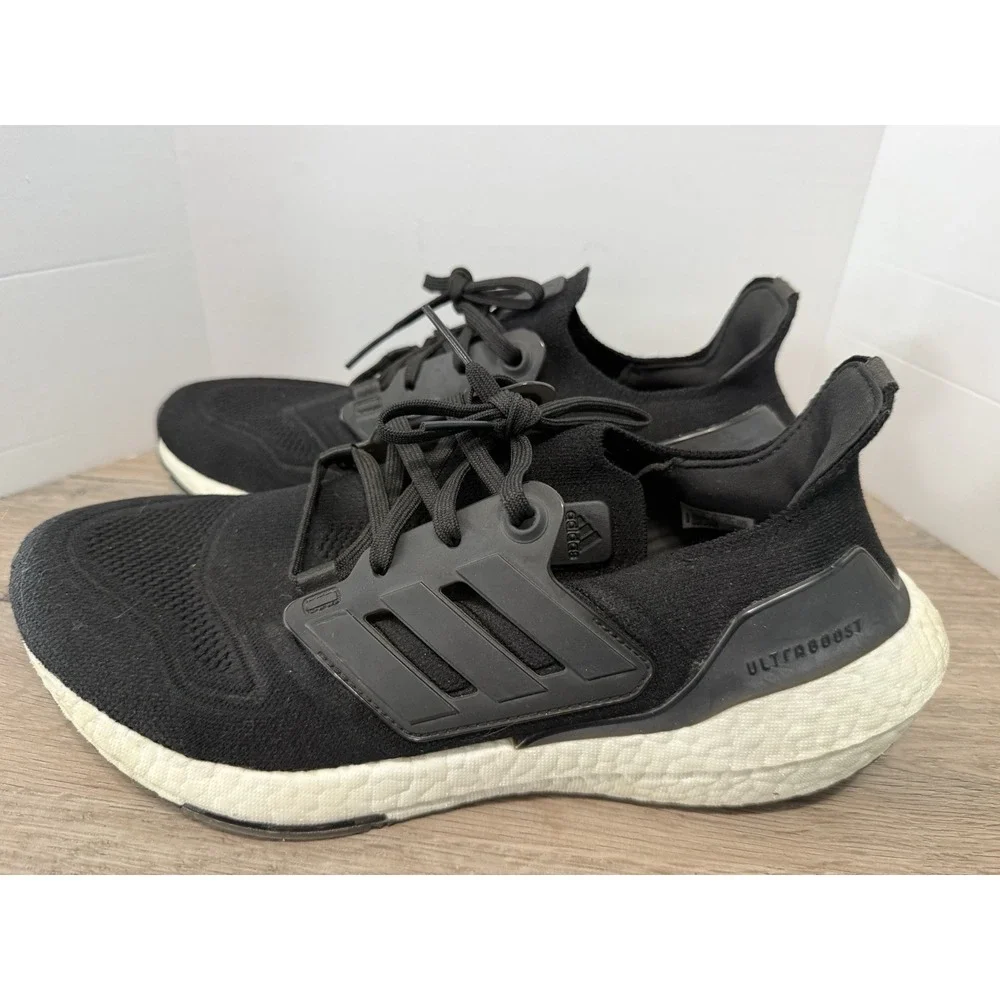 Adidas UltraBoost 22 Mens Size 9.5 Black White Athletic Running Shoes Sneakers